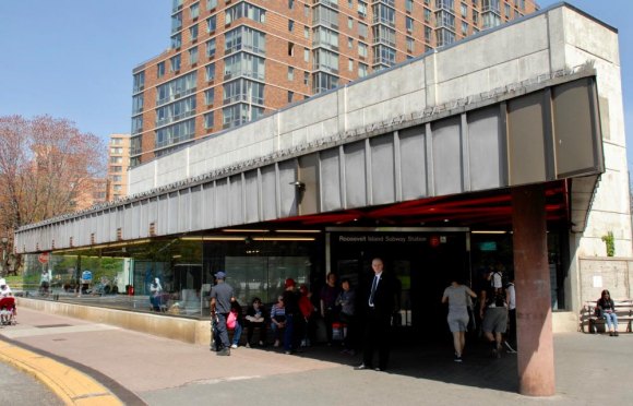 Transportation Update for Roosevelt Island Subway Service limited to Queens bound trains, this weekend.